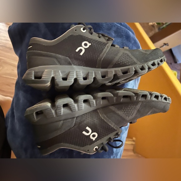 ON Women's Black Athletic Shoes - Picture 4 of 5